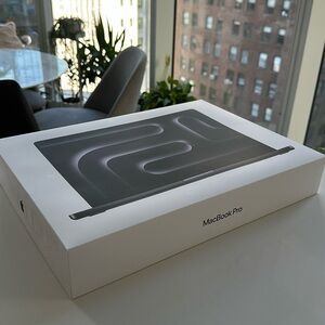Empty box Apple MacBook Pro 16-inch